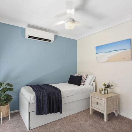 FULLY FURNISHED! - Photo 3