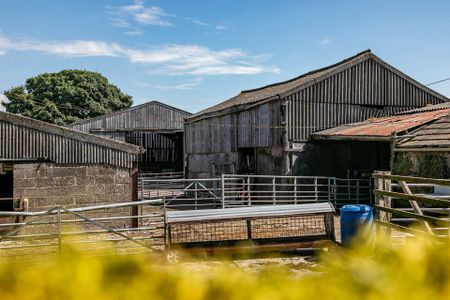 Home Farm and Traditional Farmhouse at Halton East. - Photo 2