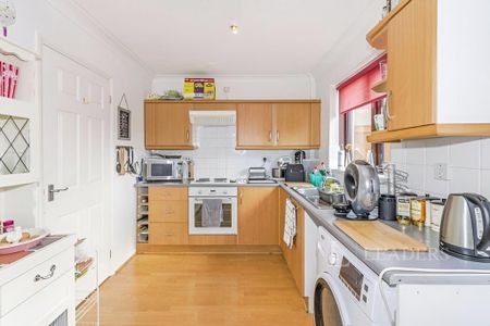 2 bedroom end of terrace house to rent - Photo 3