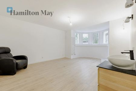 Majestatyczny dworek o powierzchni mieszkalnej 330 m2 posadowiony na działce o powierzchni 1800 m2 w Zalesiu Górnym - Photo 5