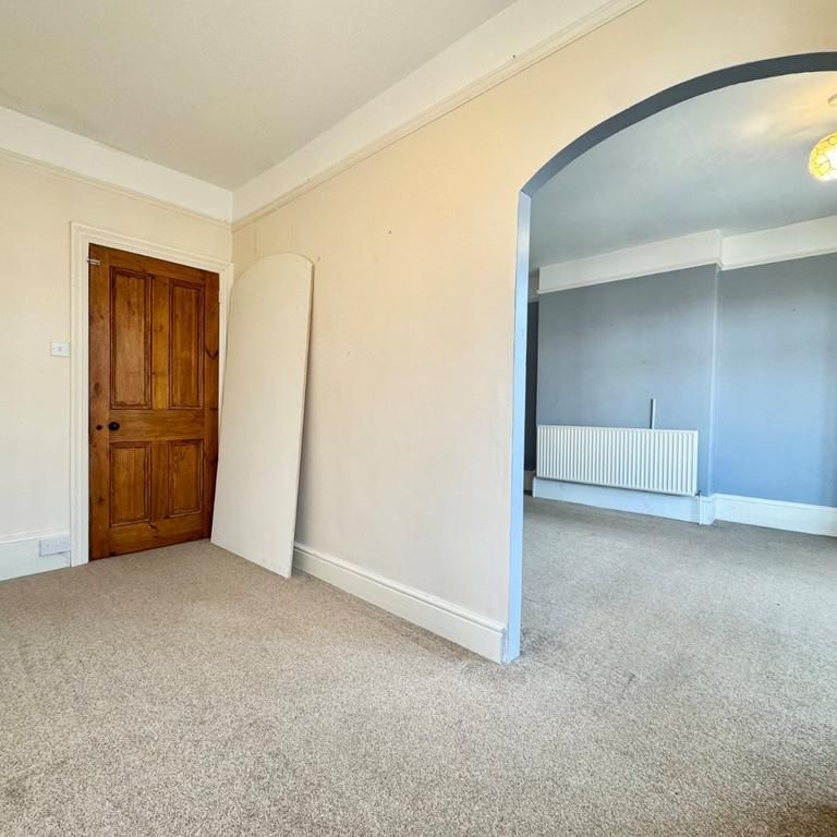 4 bedroom semi-detached house to rent - Photo 1