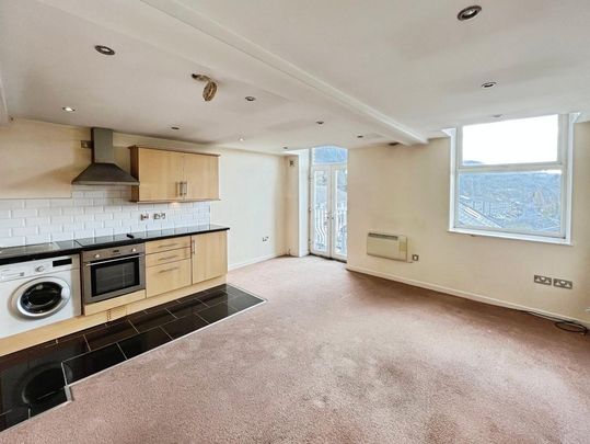 2 bedroom penthouse to rent - Photo 1