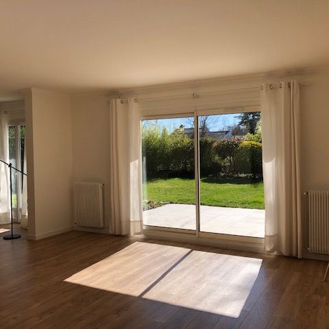 Location Maison 6 pièces 162m² CERNAY LA VILLE 78720 - Photo 1