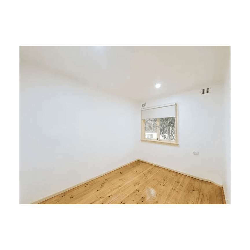 Conveniently Located Three Bedroom Home - Photo 1