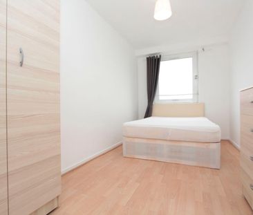 Room in a Shared Flat, Offenbach House, E2 - Photo 2