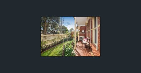 Elegance in a lush leafy setting! - Photo 5