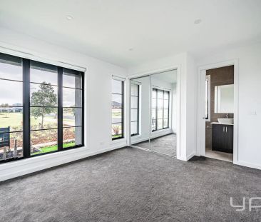 1 Duo Walk, Werribee VIC 3030 - Photo 3