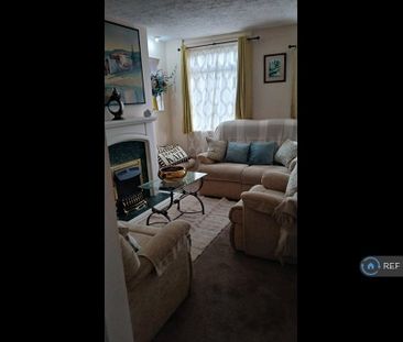 2 bedroom semi-detached house to rent - Photo 3
