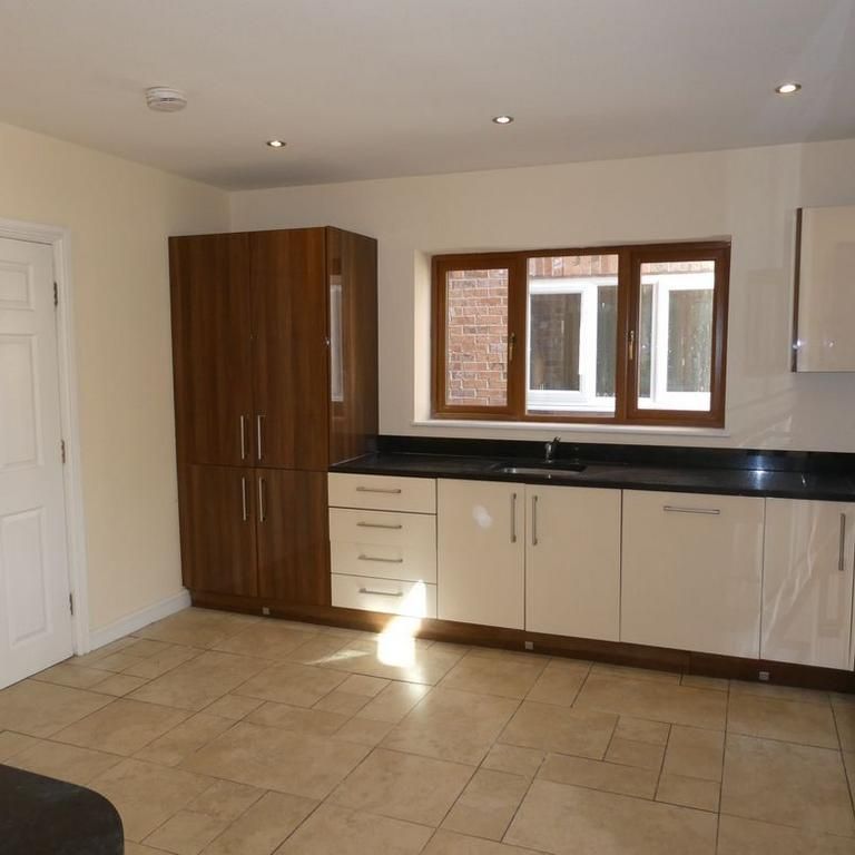 4 bedroom detached house to rent - Photo 1