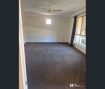 MODERN FAMILY HOME IN GREAT LOCATION WITH SIDE ACCESS ! - Photo 2