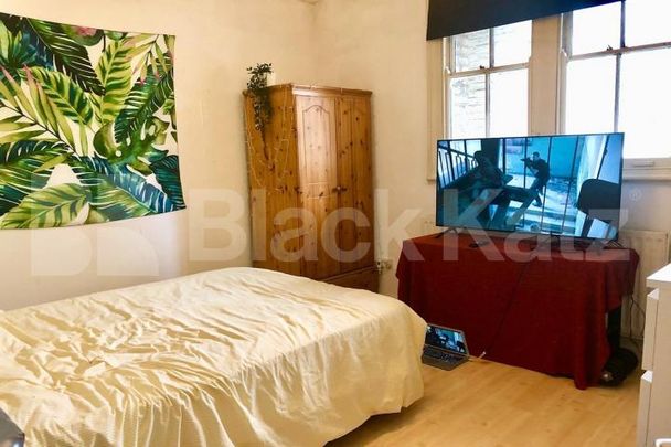 Charming private mansion block in prime location - Photo 1