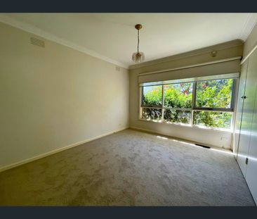 3 Cassinia Avenue, Ashwood, Vic 3147 - Photo 2