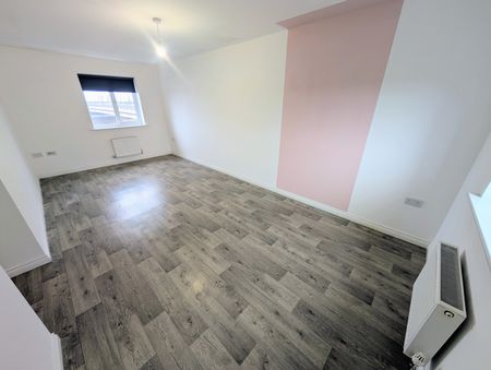 A 2 Bedroom Apartment - Photo 3