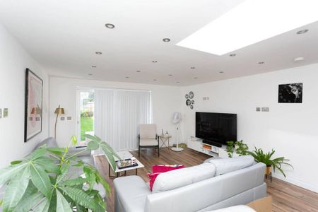 5 bedroom bungalow to rent - Photo 4