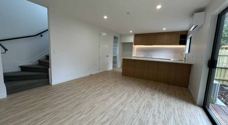Brand New 3 Bedroom 3 Bathroom - Photo 3