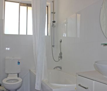 2 Bedroom Townhouse with Carspace - Photo 4