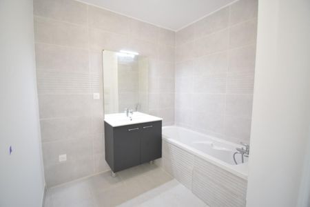 location Appartement T3 DE 58.49m² À HYERES - Photo 4