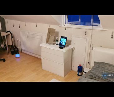 1 bedroom in a flat share to rent - Photo 4