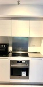 $2,250 / 1br - Central Downtown Vancouver 1bd + 1 PARKING + 1den - Photo 4