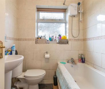 3 bedroom end of terrace house to rent - Photo 5