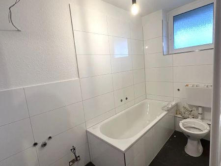 Düsseldorf-Heerdt! Frisch renoviertes 1-Zimmer-Apartment mit großem Balkon! - Photo 4