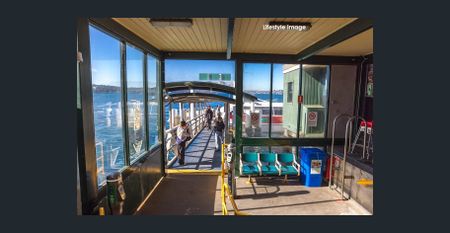 **First Open for Inspection, 9.00-9.15 Saturday (15/11/25)** Fully furnished studio in exceptional harbour setting - Photo 5