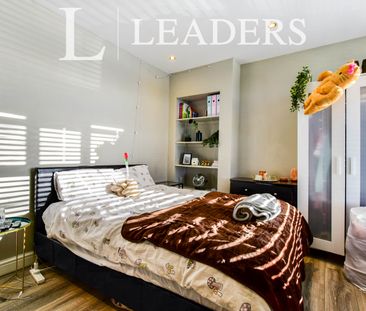 6 bedroom house to rent Hugh Oldham Drive, Salford, M7 - Photo 2