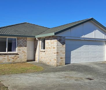 Solid Brick and Tile Home with 4 bedrooms - Photo 3