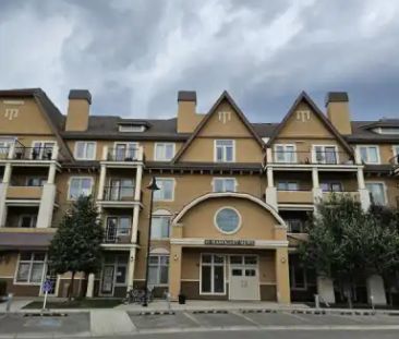 EXCELLENT LOCATION! LAKE ACCESS! BEAUTIFUL 1 BEDROOM CONDO located ... - Photo 1