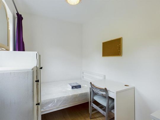 4 bedroom semi-detached house to rent - Photo 1