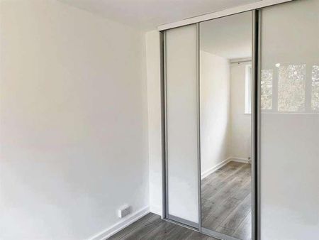 Alexandra Road, Hounslow, TW3 - Photo 3