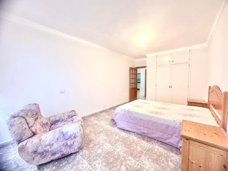 SE ALQUILA AMPLIA VIVIENDA EN EDIFICIO CAMPO ESPAÑA – 0020-00041 - Photo 3