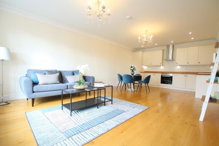 St Georges Court, High Street, Winchester - Photo 2