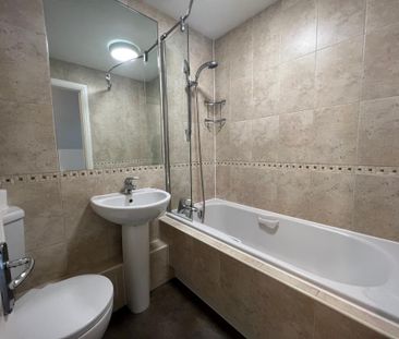 Queens Road, Weybridge, Surrey, KT13 - Photo 3