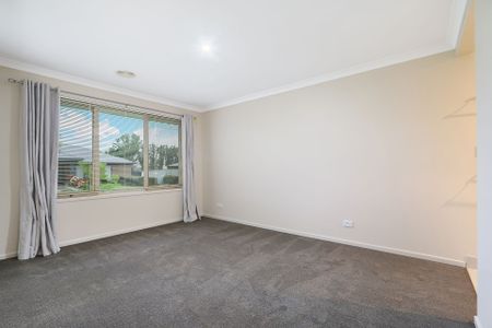 Where Contemporary Living Meets Everyday Ease - Photo 4