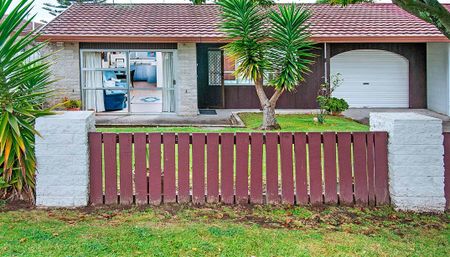 3 bedroom unit with 1 bathroom - Photo 5