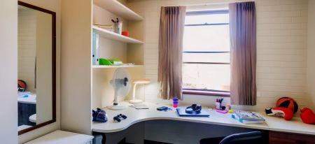 rotary international house : 8 Bedroom Apartment - Photo 2