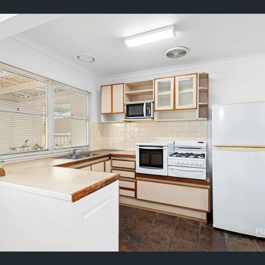 Conveniently located 3 bedroom home! - Photo 1