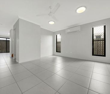 :: MODERN HOME IN CONVENIENT LOCATION! - Photo 1