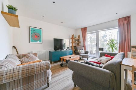 3 bedroom flat to rent - Photo 2