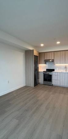 Newly Built 2 Bedroom, 2 Bathroom, Pet Friendly, Rooftop Lounge & More - Photo 1