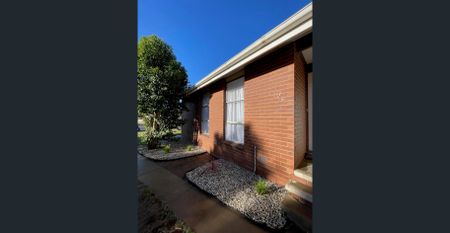 Modern Comfort and Easy Living with Gardener Included - Photo 5