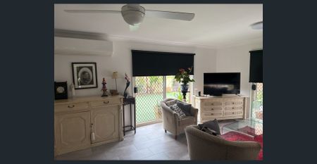 Entertainer’s Delight in a Quiet Cul-de-Sac - Photo 3