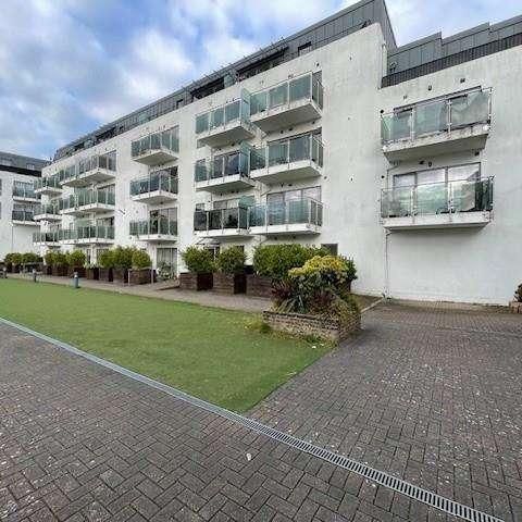 Windsor Close, Northwood, HA6 - Photo 1