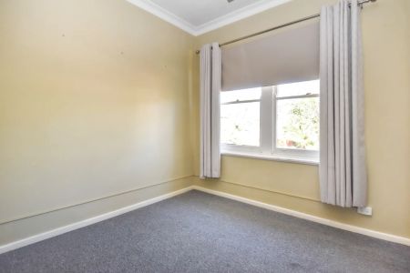 Cute, Cozy and Central - Photo 3