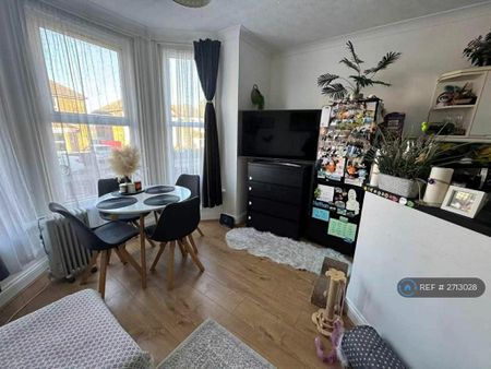 1 bedroom flat to rent - Photo 2