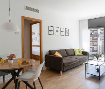 Bright 2-Bedroom Apartment in Eixample with Balcony - Photo 3