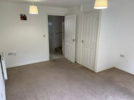 2 bedroom end of terrace house to rent - Photo 2