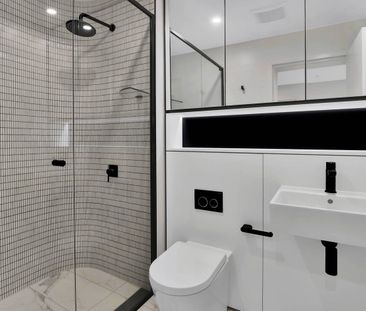 Bright Apartment | Modern | Comfortable & Spacious - Photo 4