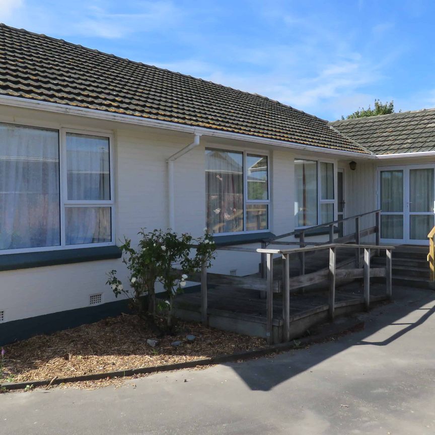 Family home with wheelchair access - Photo 1